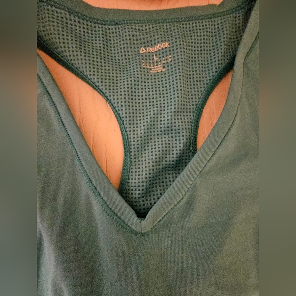 Reebok Teal/Turquoise  Racerback Workout Tank Top with built-in bra. Size L.